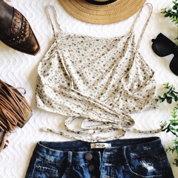 SOLD ✨ Brandy Melville Crop Top - Picture 2 of 4